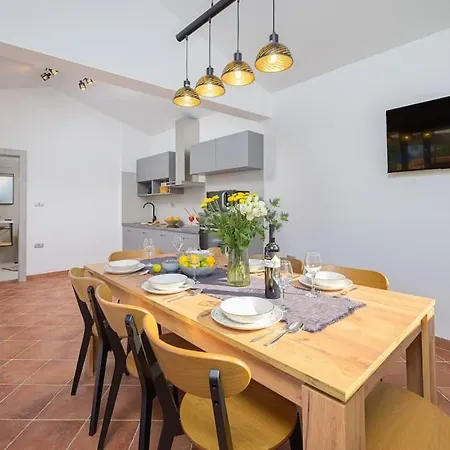 E By Istrialux 别墅 *