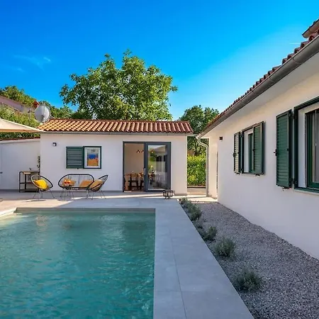 E By Istrialux 别墅 *