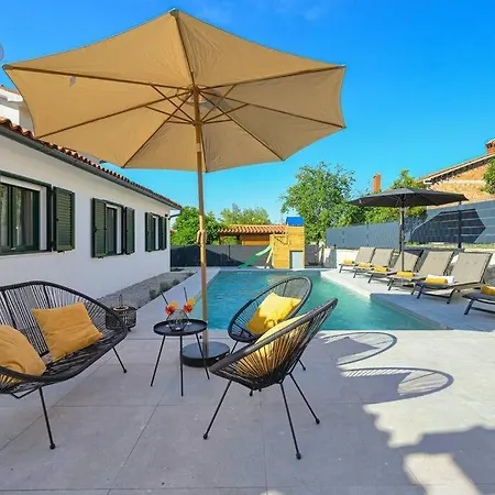 E By Istrialux 别墅 Krapan