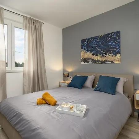 E By Istrialux Villa *