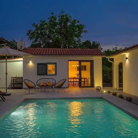 E By Istrialux Villa *