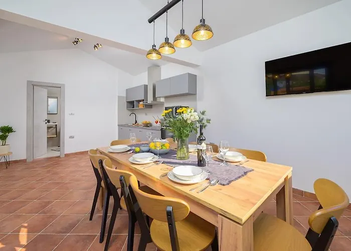 E By Istrialux Villa *