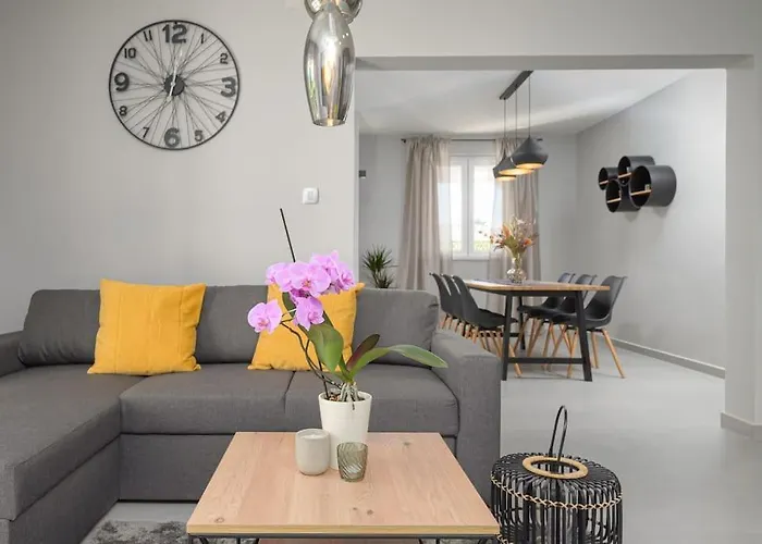 E By Istrialux Villa