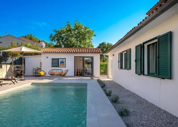 E By Istrialux Villa *