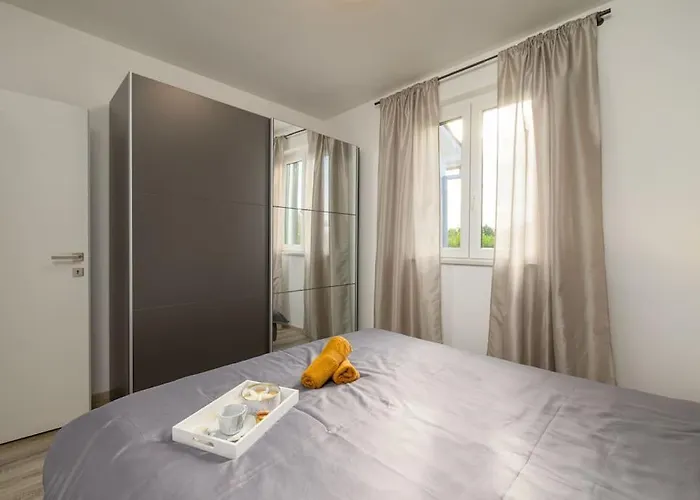 E By Istrialux * Krapan