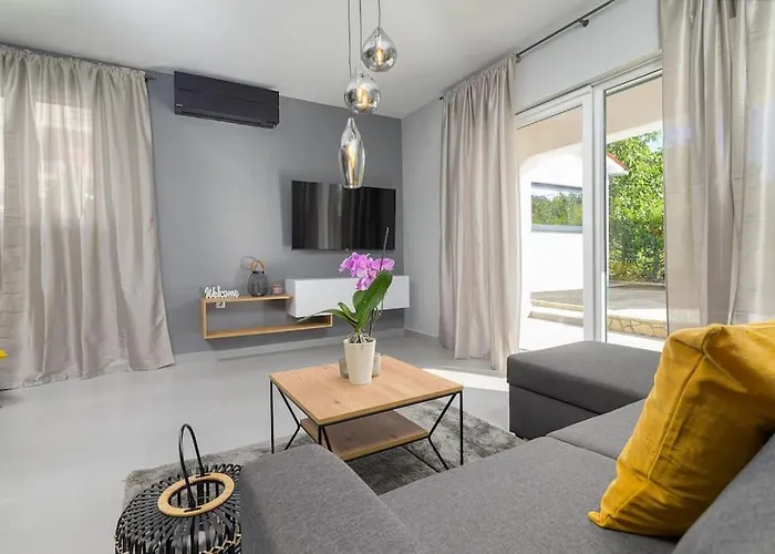 E By Istrialux Villa *